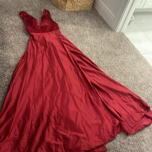 Prom dress light red 00, has a slit in the front and open back. V-neck in front. - Picture 2 of 5